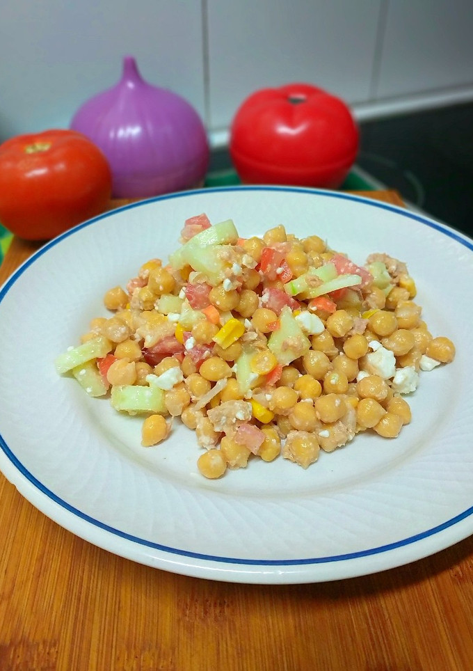 Una foto de Ensalada de garbanzos!