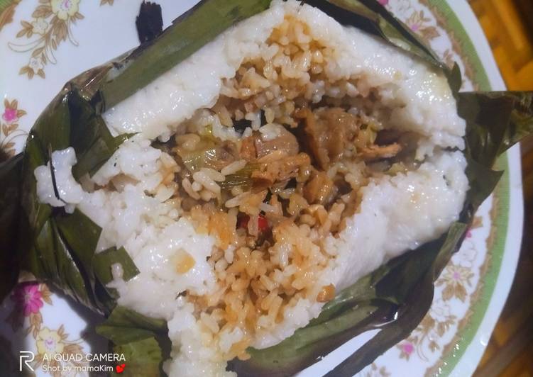 Nasi bakar isi ayam suwir