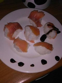 Una foto de Salmón sushi 🍣