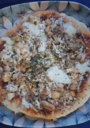 A picture of Chicken Butter cheezy pizza.