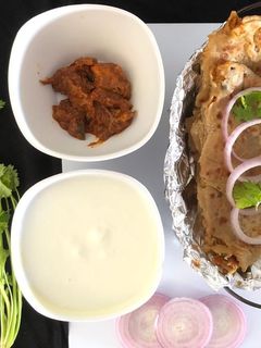 प्याज़ के पराठे और बुर्जी(Pyaz ke parathe aur bhurji recipe in Hindi) रेसिपी मुख्य फोटो