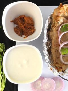 प्याज़ के पराठे और बुर्जी(Pyaz ke parathe aur bhurji recipe in Hindi) रेसिपी मुख्य फोटो