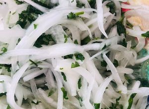 Una foto de Ensalada de cebolla