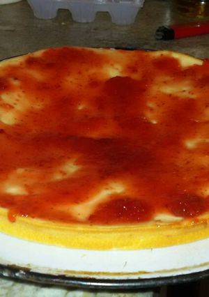 Una foto de Torta tipo tarta de yogurt y mermelada