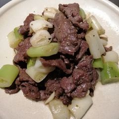 A picture of Sauteed Beef in Leeks.