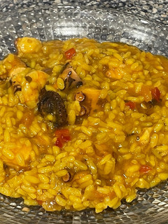 Una foto de Arroz meloso con pulpo y langostinos