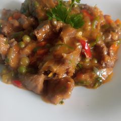 A picture of Paprika beef goulash.