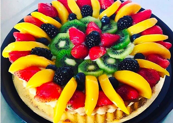 Tarta de fruta con crema de banana y base de avena fit y light Receta de  Khloe laFit- Cookpad