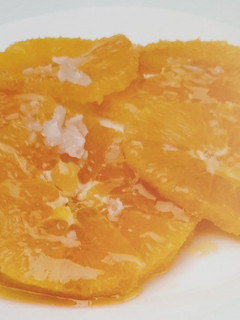 Una foto de Naranjas con miel aceite de oliva y sal