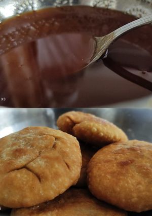 A picture of Rajasthani Special Khasta kachori with sweet chutney.