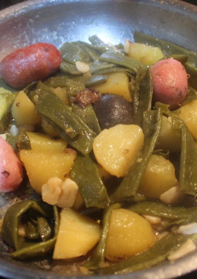 Una foto de Judías verdes fritas con embutido