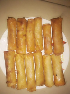 A picture of Spring rolls.