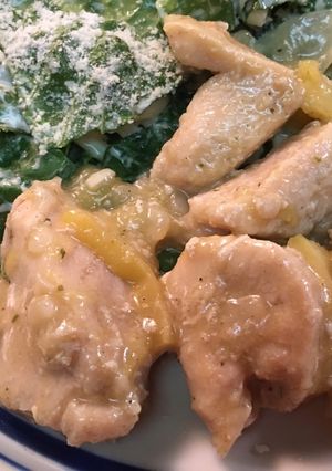 Una foto de Pechuga de pollo con manzanas