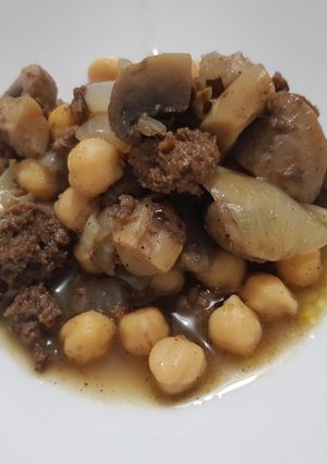 صورة لوصفة فطر بلحمة وحمص