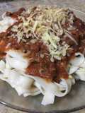 Fideos cinta con bolognesa a cuchillo