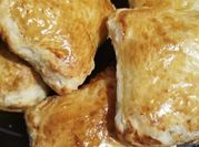 Una foto de queso brie horneado