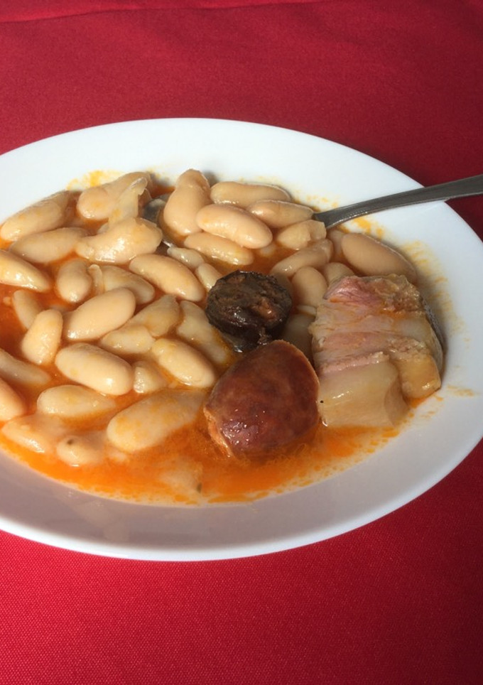 Una foto de Fabada en olla de cocción lenta