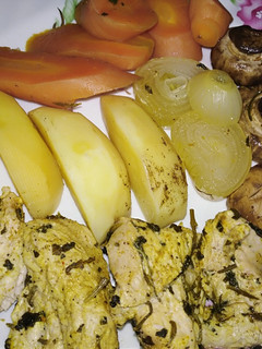 عکسی از دستور سینه بوقلمون و سبزیجات بخار پز