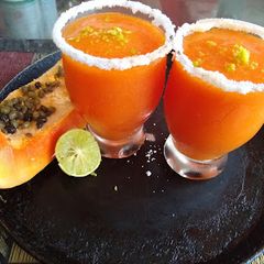 A picture of Papaya lemonade.