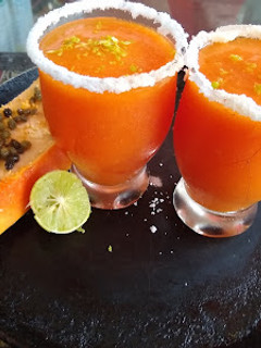 A picture of Papaya lemonade.