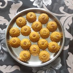 A picture of Besan laddu.