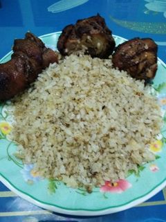 Hình của món Cơm chiên đùi gà nướng.