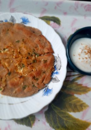 A picture of Stuffed paneer paratha with barley flour.
