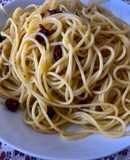 Espaguetis con ajo, aceite, guindilla y tomate seco