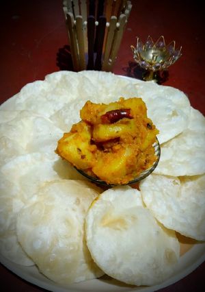 লুচি ও আলু কাসুন্দি (luchi o aloo kasundi recipe in Bengali) রেসিপির প্রধান ছবি