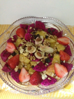 Una foto de Surtido de Ensalada con Frutas!!