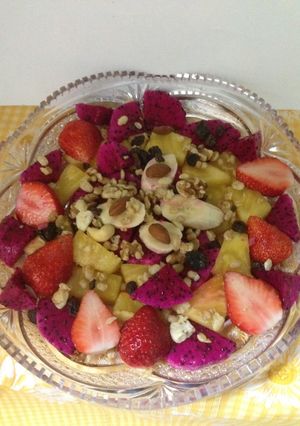 Una foto de Surtido de Ensalada con Frutas!!