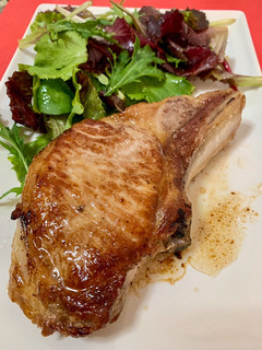 Una foto de Chuleta ibérica al horno