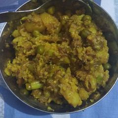 A picture of Aloo gobhi (potato cauliflower).