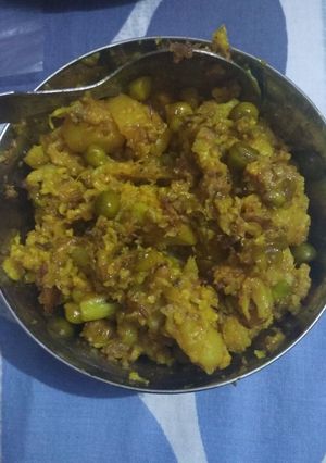A picture of Aloo gobhi (potato cauliflower).