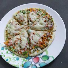 A picture of Cheesy veg pizza.