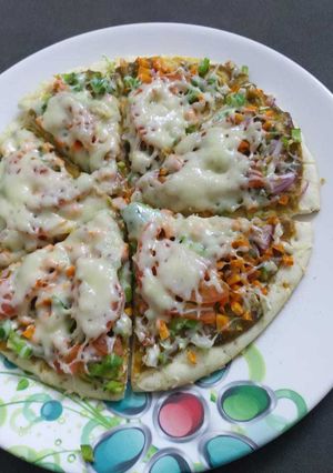 A picture of Cheesy veg pizza.