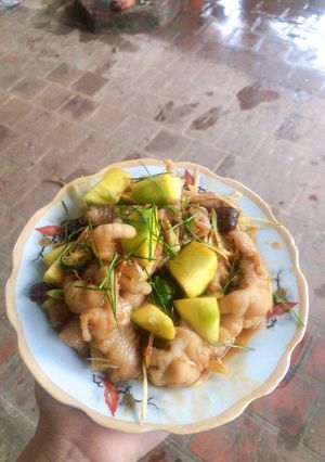 Hình của món Chân gà sốt me chua cay.
