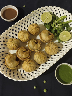 A picture of Lilva kachori.