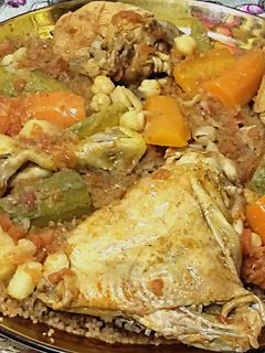 صورة لوصفة كسكس الشعير بالدجاج و الخضار 🧅🥔🍅