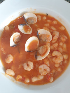 Una foto de Alubias con gambas y almejas en Mambo