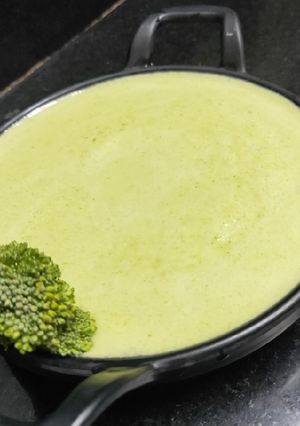 બ્રોકોલી આલમંડ ક્રીમી સુપ (Broccoli Almond Creamy Soup Recipe In Gujarati) રેસીપી મુખ્ય ફોટો