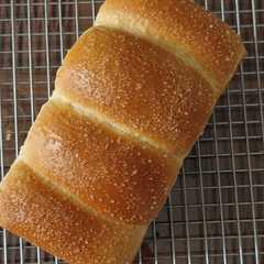 A picture of Roti Tawar temen es coklat.