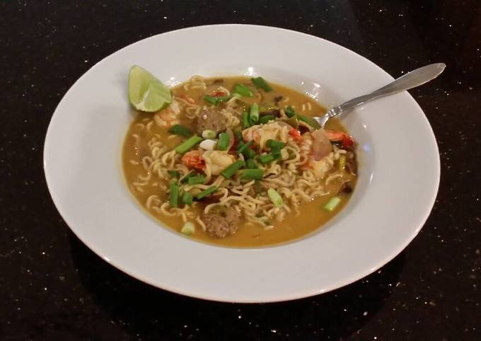 Steps to Prepare Super Quick Homemade Thai style Shrimp and Pork Meatball Soup