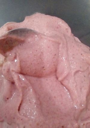 Una foto de Helado de frutilla y banana