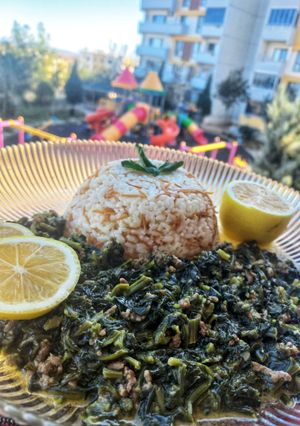 صورة لوصفة سبانخ مطبوخة مع الأرز والشعيرية