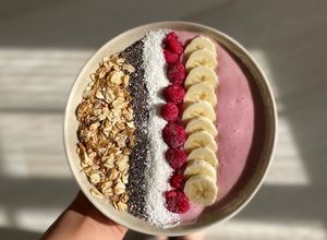 صورة لوصفة سموذي فراولة في 5 دقائق اقتصادي ولا اسهل بطعم رائع 🍓💕