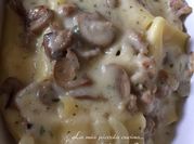 Una foto di paccheri ai funghi