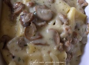 Foto di Paccheri salsiccia, funghi e besciamella al forno