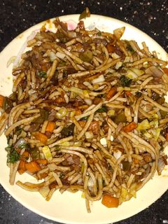 હક્કા નુડલ્સ(Hakka Noodles Recipe In Gujarati) રેસીપી મુખ્ય ફોટો