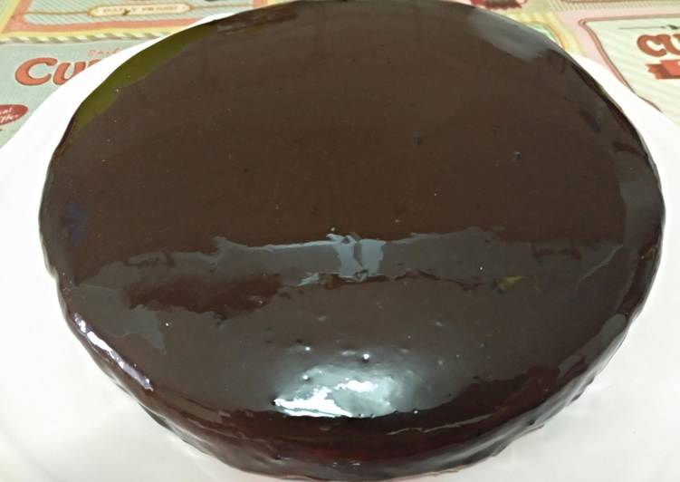 Tarta fría de queso y crema de chocolate con glaseado espejo de chocolate